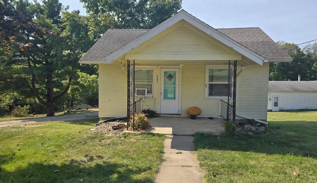 Charming 1-bedroom house the Live Well Nook with WiFi in Cedar Rapids