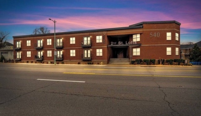 Charming 1-bedroom condo close to APSU and downtown.