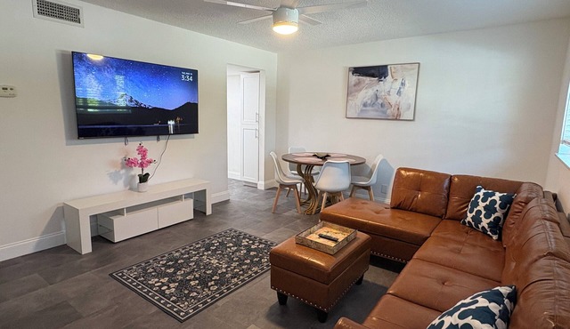 Charming 1-bedroom apartment with WiFi, AC in delightful Delray Beach