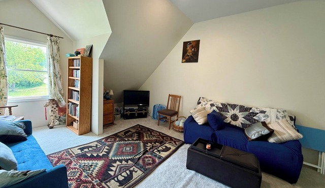 Charming 1-bedroom cottage in East Jordan with close lake access