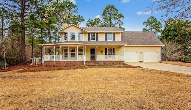Charming 1-bedroom house in Fayetteville with AC, WiFi, and many more amenities!