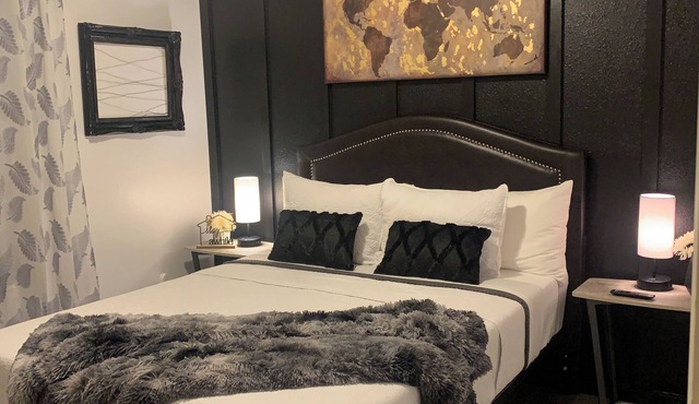 Charming 1-bedroom condo in Holts Summit, fast WiFi, dog friendly.