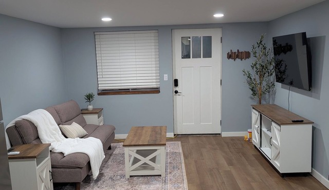 Charming 1-bedroom house with WiFi and AC in wonderful Indianapolis