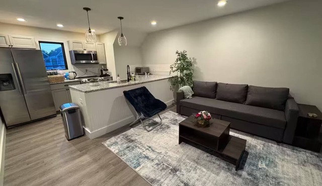 Charming 1-bedroom carriage house apartment with private garage