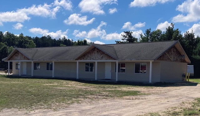 Charming 1-bedroom building in Interlochen