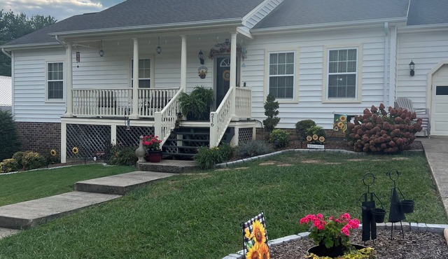 Charming 1-bedroom house in quaint downtown Jonesborough