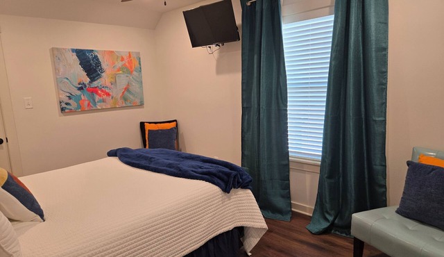 Charming 1-bedroom apartment in SOMA.2 blocks from Main St 2 blocks from ARMFA