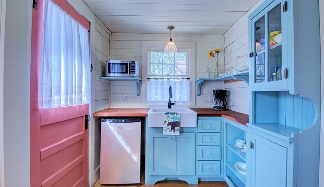 Charming 1-Bedroom Backyard Cottage in Little Rock's Hillcrest Historic District