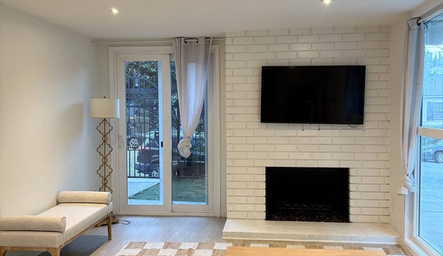Charming 1-bedroom apartment in enchanting Beachwood Canyon