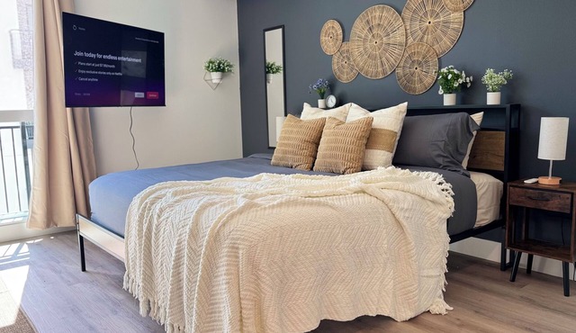 Charming 1-bedroom apartment in fabulous Los Angeles with AC, fitness room