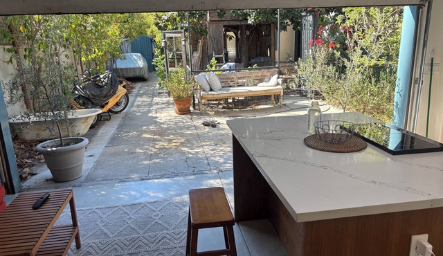 Charming 1-bedroom loft-like bungalow with AC and patios, very private