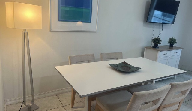 Charming 1-bedroom apartment in marvelous Miami Beach with AC and pool.