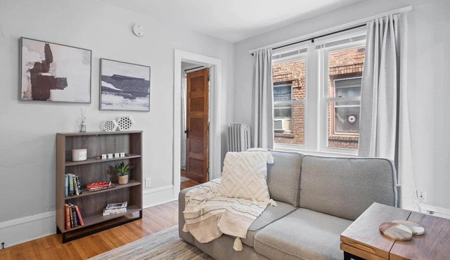 Charming 1-bedroom apartment with WiFi, AC in wonderful Minneapolis