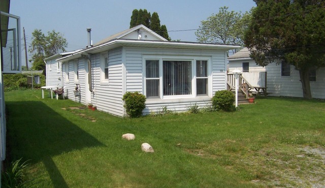 Charming 1-bedroom cottage in beautiful Narragansett with AC, WiFi