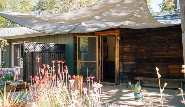Charming 1-bedroom Cabin in the Forest Nevada City with AC, WiFi