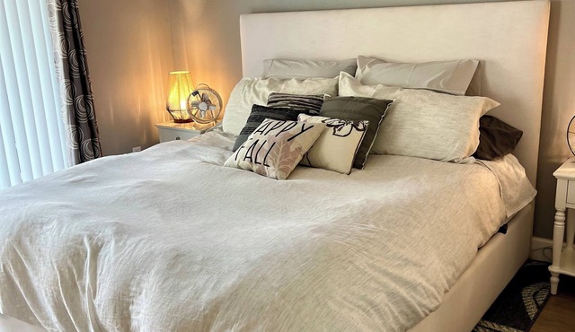 Charming 1-bedroom 1 Bath, 2 Beds Villa in Palm Harbor with AC Waterfront Lake