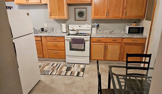 Charming 1-bedroom apartment in delightful Phillipsburg with AC, WiFi