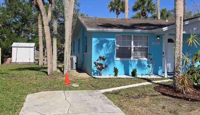 Charming 1-bedroom house, full kitchen, and washer-dryer machine in Port Richey.