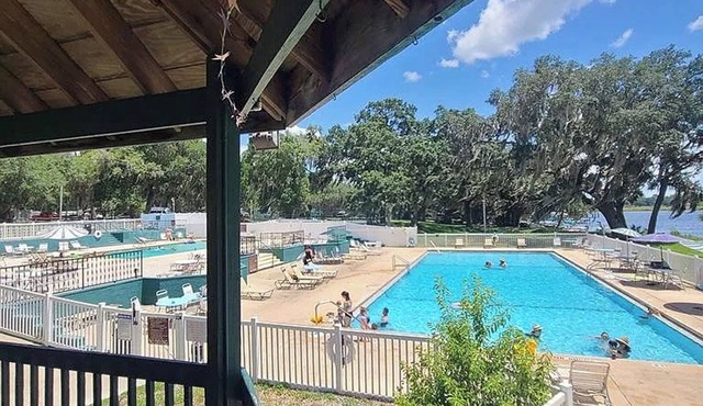 Charming 1-bedroom cottage in beautiful Salt Springs Resort on Lake Kerr