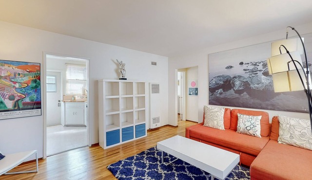 Charming 1 Bedroom Santa Monica Cottage 3 Blocks to beach!