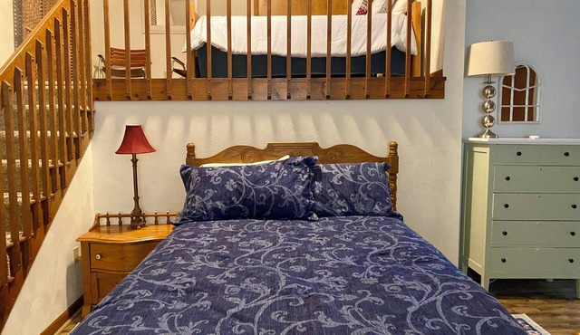 Charming 1-bedroom 2nd-Floor apartment, Sleeps 6, in Pleasant Spring Mills.