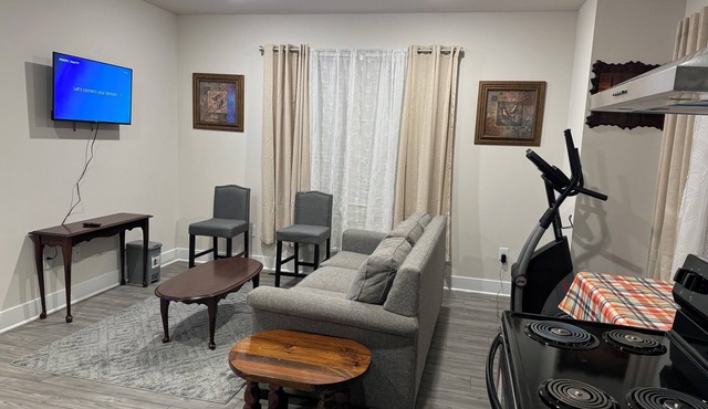 Charming 1-bedroom house in White Plains with AC, fitness room, WiFi