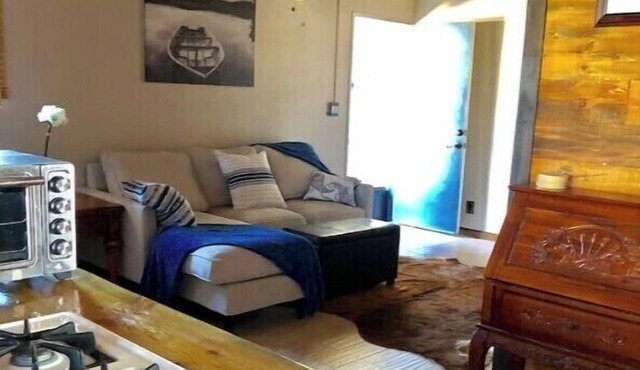 Charming 1-bedroom villa in Costa Mesa with WiFi and fitness room