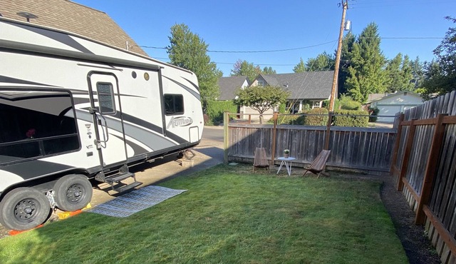 Charming 1 Bedroom with Bonus Sleeping Space