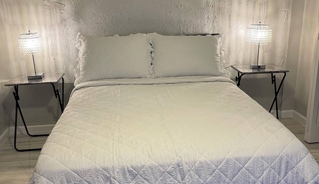 Charming 1-bedroom with private entrance Tamarac.