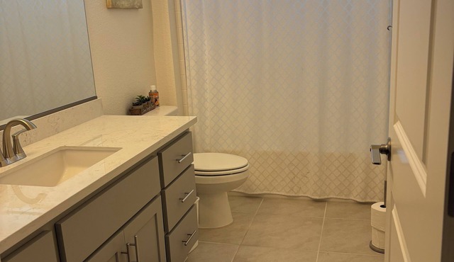 Charming 1-bedroom with private bathroom in delightful Turlock Ca.