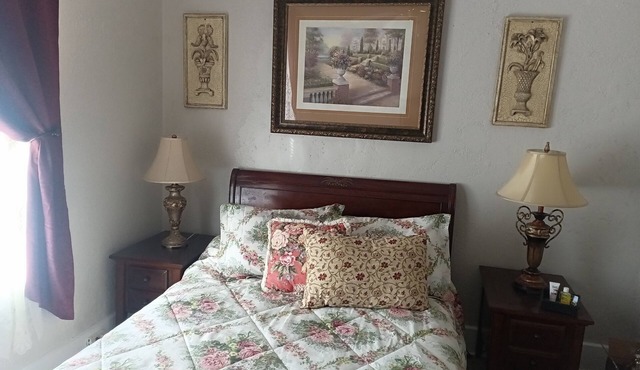 Charming 1-bedroom within an historic mansion with WiFi, AC in Quincy