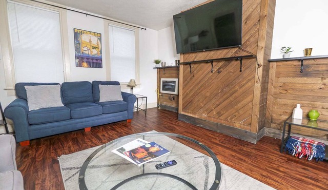 Charming 1-BR Apartment Near Amazing Views in Pittsburgh!