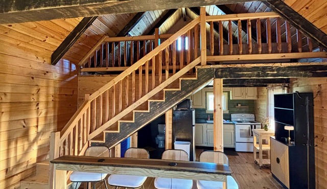 Charming 1 BR Cabin at Persimmon & Pine Hollow- Secluded Feel, Close to Town