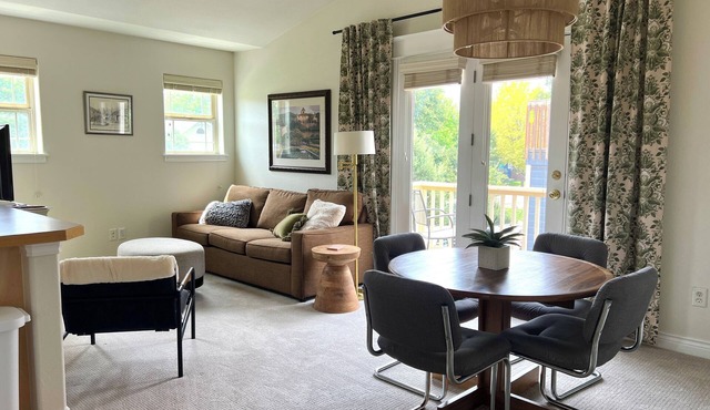 Charming 1-BR carriage house in quiet neighborhood