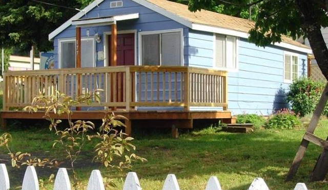 Charming 1 BR Cottage in WHite Salmon with Mount Hood View