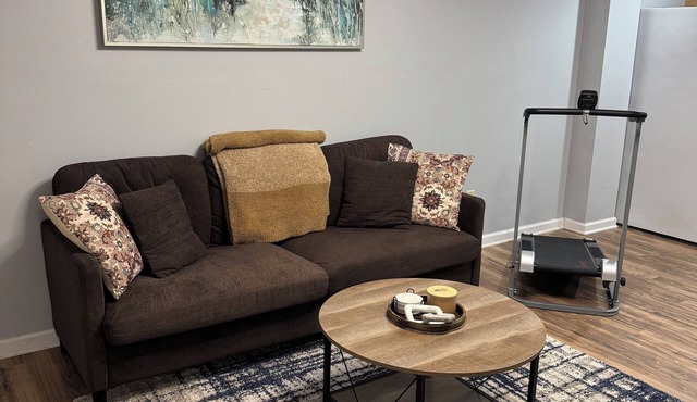 Charming 1 BR Retreat in Smyrna. 20 minutes walk to Battery/Truist Park.