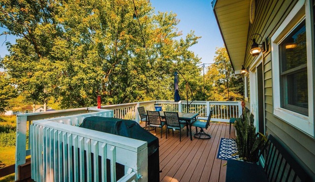 Charming 1-BR Retreat with Stunning Claytor Lake Views - Sleeps 6!