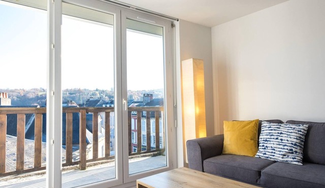 Charming 1-Bedroom Apartment with Balcony & Wi-Fi – Bagnères de Bigorre