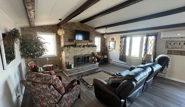 Charming 1-level, 2-Bedroom Lakeside Retreat on Lake Holcombe