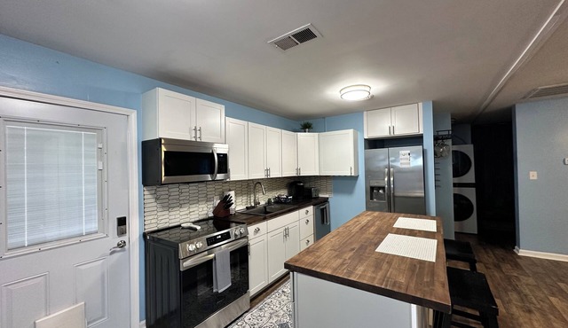 Charming 1 or 2-bedroom cottage retreat, full kitchen, bath, and laundry