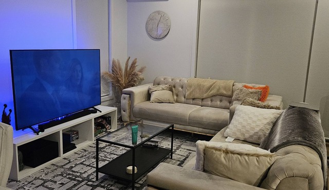 Charming 1-Room Hideaway - Steps from the Heart of Gatineau and Ottawa