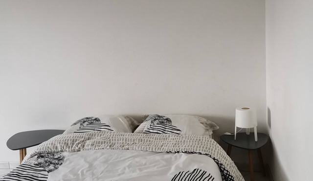 Charming 1 room, kitchen, bathroom of 35 m2 in very quiet residence.