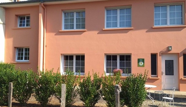 Charming 10-Person Cottage with Private Park and BBQ Area Near Joinville