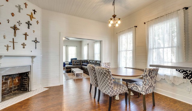 Charming 100-year-old Home < 1 Mi to Downtown