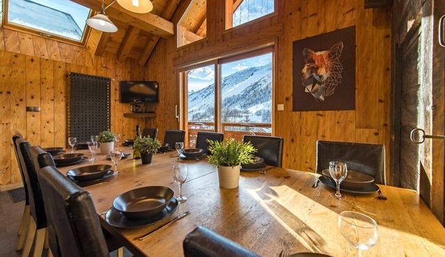 Charming 11-person chalet close to the village centre