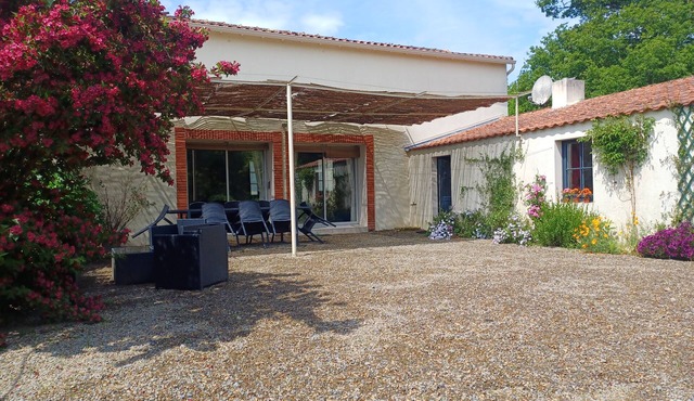 Charming 155 m2 house in forest, very quiet, near Pornic and beaches