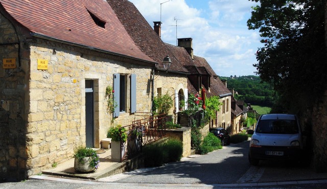 Charming 15th Century 3 Bedroom Stone Cottage