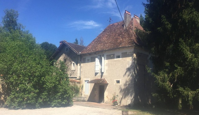 Charming 16th century Perigord house, swimming pool and park.