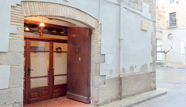 Charming 17th Century Restored Stone House, 4 Bedrooms, WiFi, Near Natural Parks & Beaches