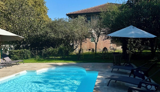 Charming 1760 built house, pool, great for families, short drive to the beach